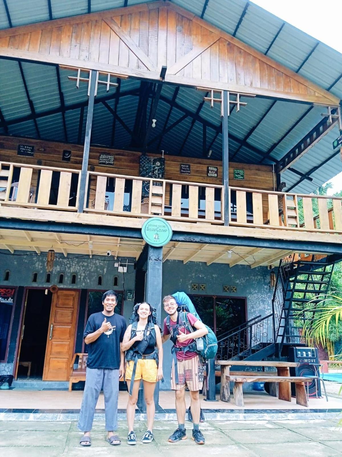 Air Manis Secret Surfcamp Apartment Taluk Batung Exterior photo