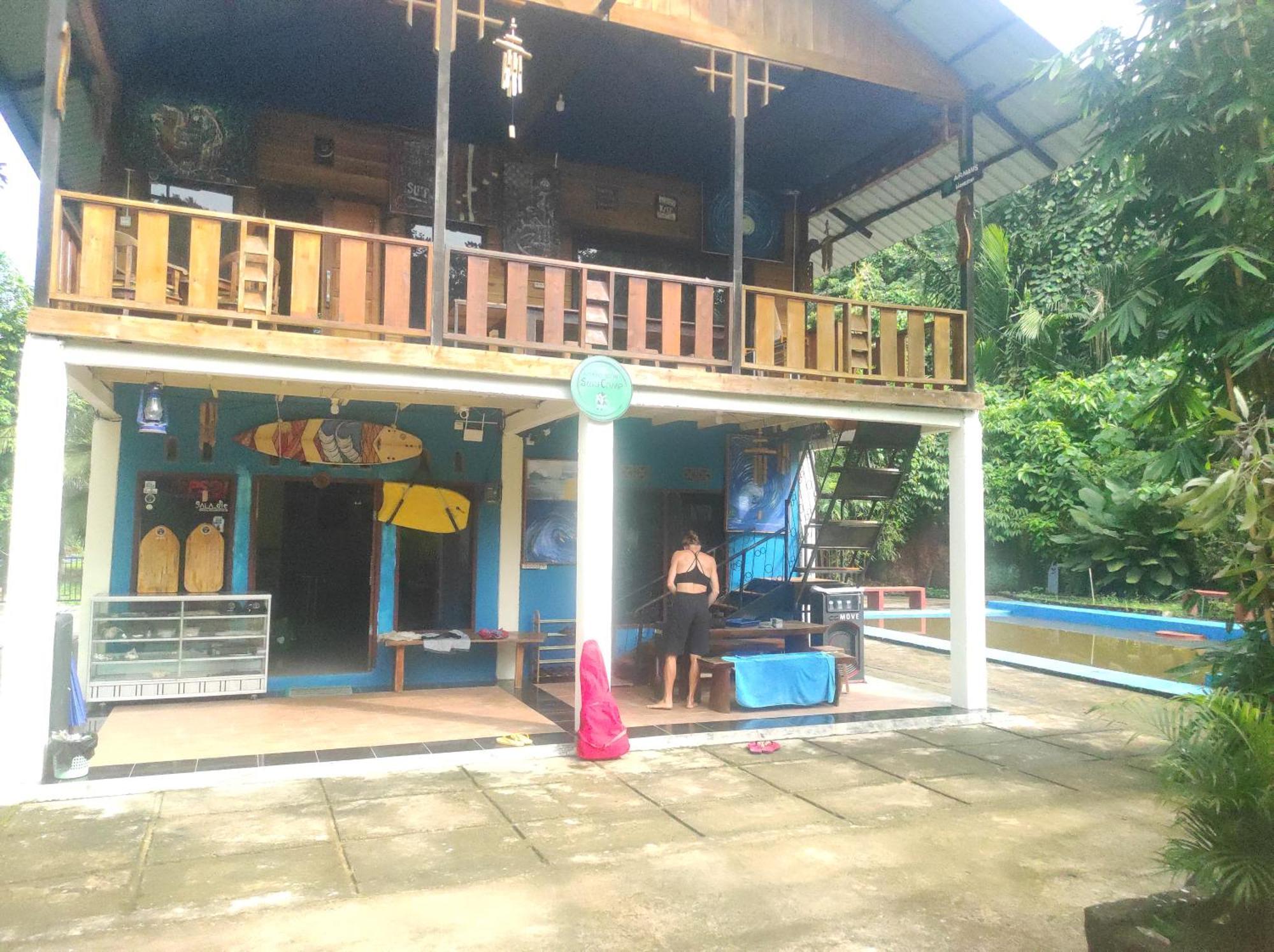 Air Manis Secret Surfcamp Apartment Taluk Batung Exterior photo