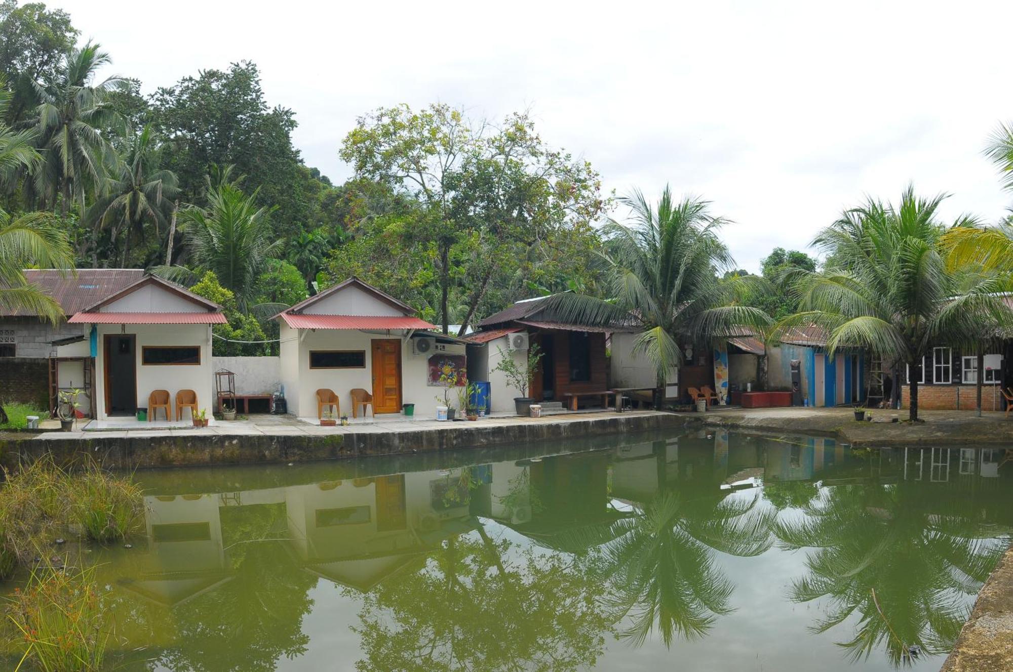 Air Manis Secret Surfcamp Apartment Taluk Batung Exterior photo