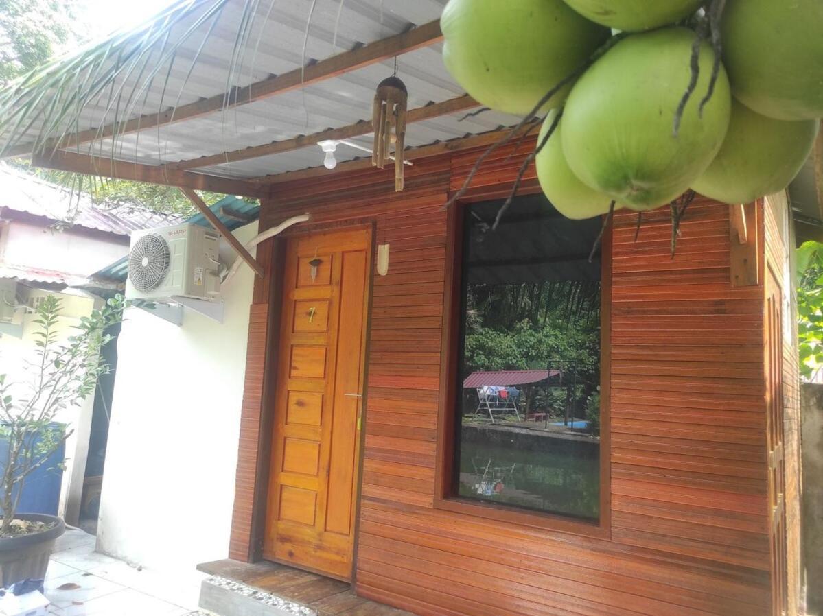 Air Manis Secret Surfcamp Apartment Taluk Batung Exterior photo