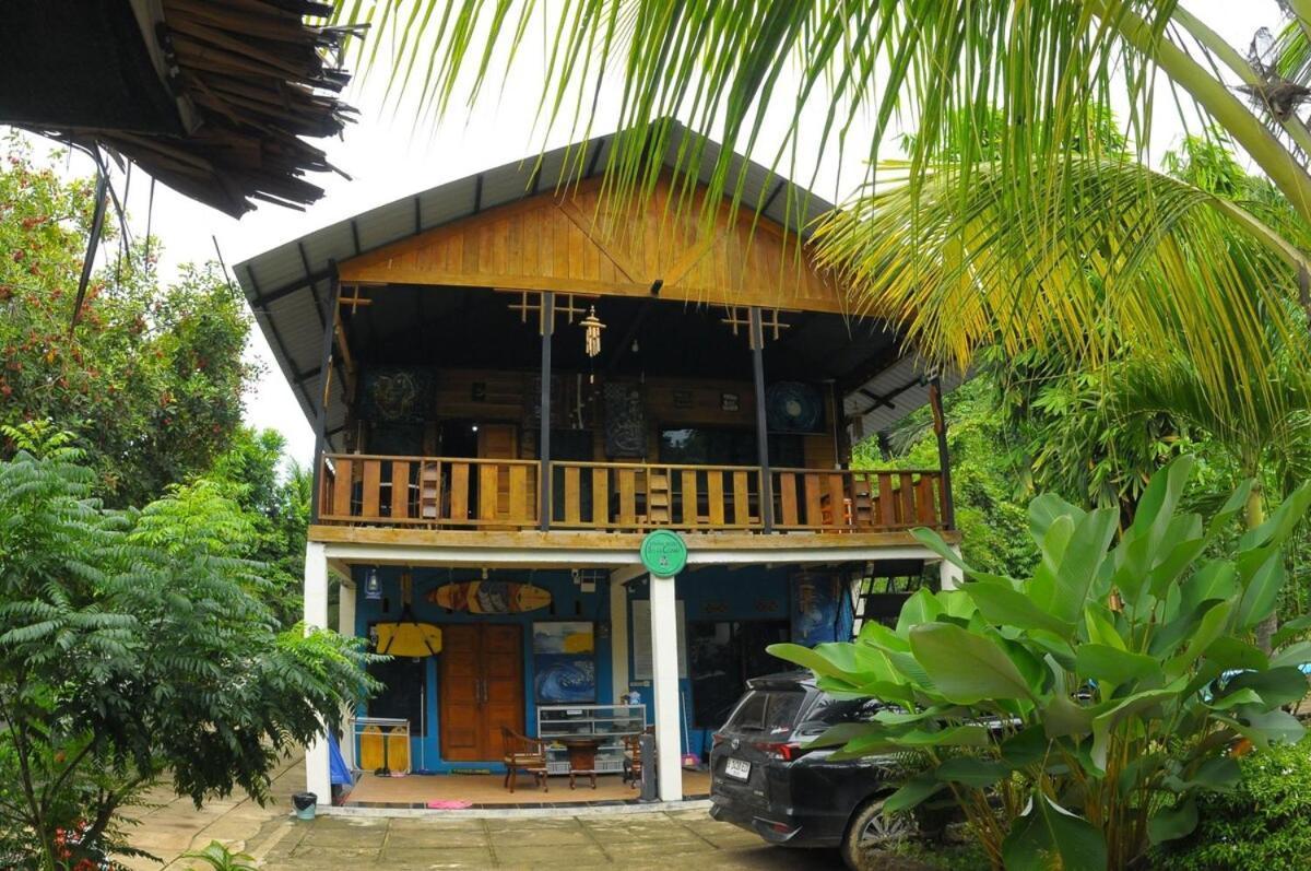 Air Manis Secret Surfcamp Apartment Taluk Batung Exterior photo
