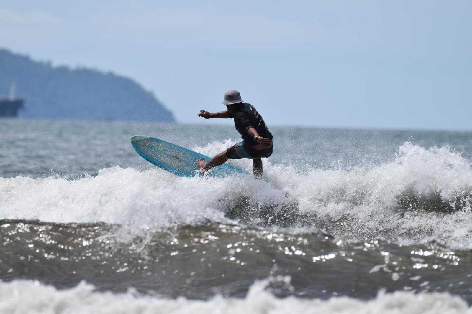 Air Manis Secret Surfcamp Apartment Taluk Batung Exterior photo